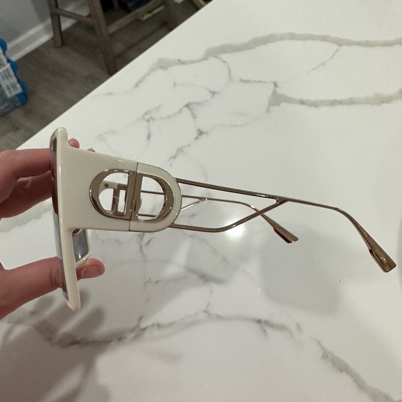 Dior 30Montaigne Sunglasses - Picture 8 of 8